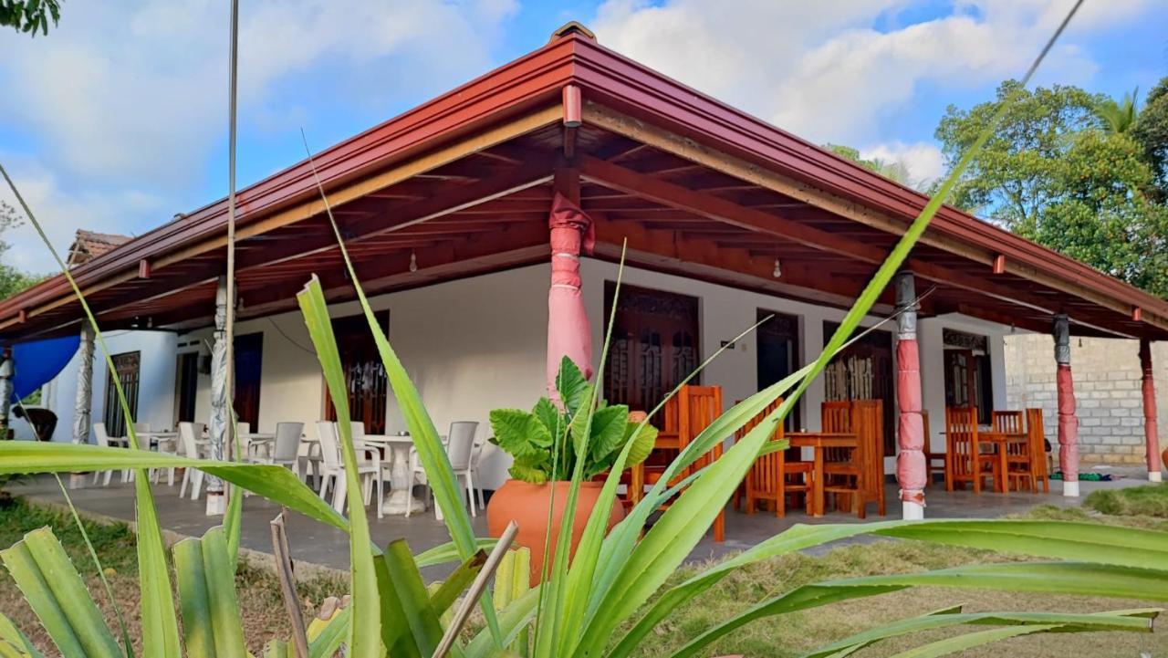 Tharurashmi Sea Pond Villa & Surf Hostel - Hiriketiya Dickwella Exterior foto