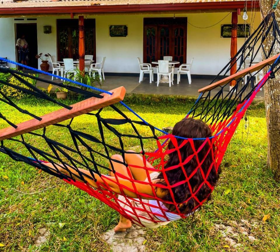Tharurashmi Sea Pond Villa & Surf Hostel - Hiriketiya Dickwella Exterior foto